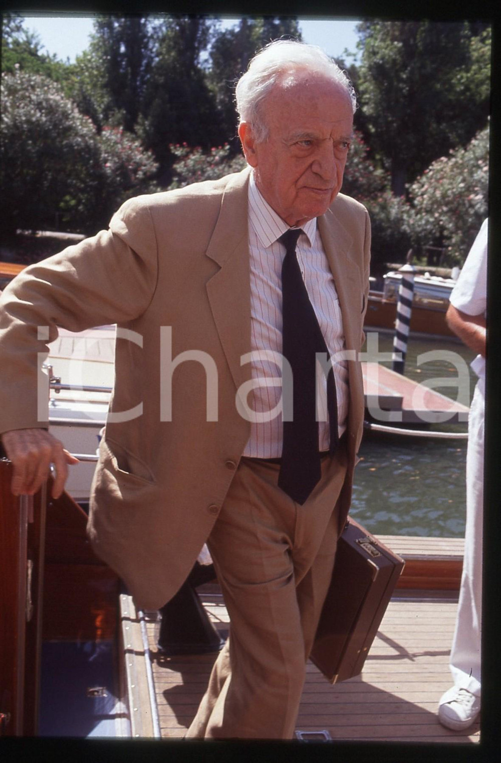 35mm vintage slide* 1990 ca VENEZIA Ruggero ORLANDO Ritratto sul motoscafo (2)