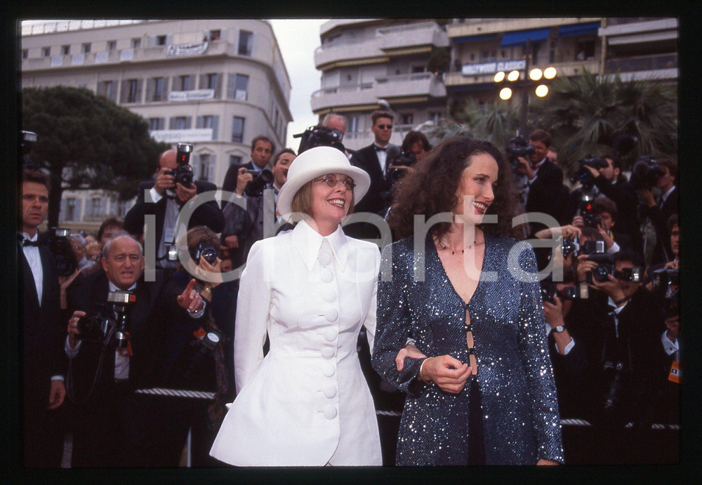 Fotografia d epoca originale 35mm vintage slide 1995 CANNES Diane KEATON Andie MacDOWELL Arrivo al Festival 1