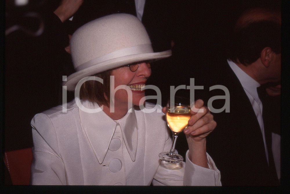 35mm vintage slide* 1995 FESTIVAL DI CANNES - Diane KEATON a un party (4)