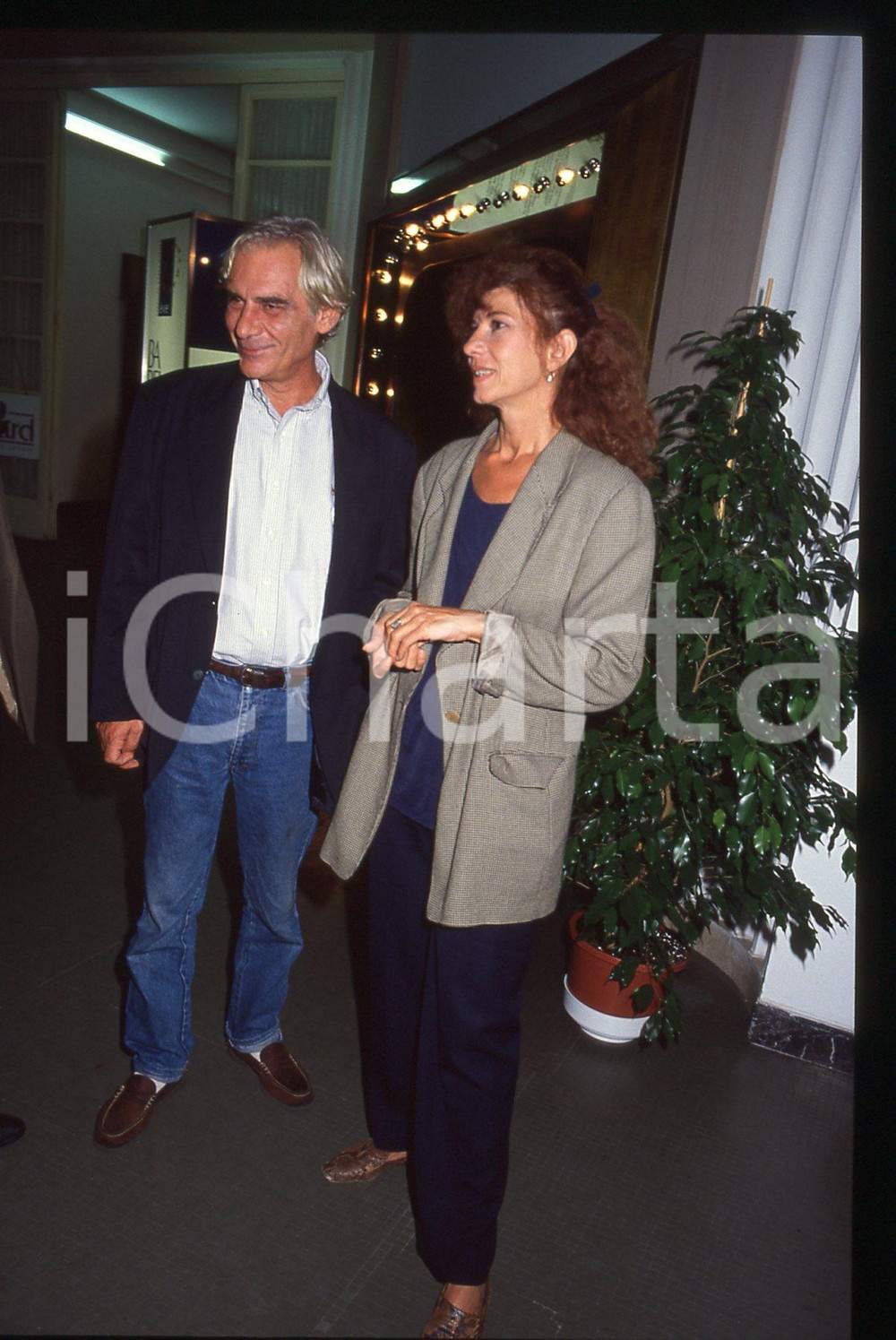 35mm vintage slide* 1990 ca ITALIA Gian Maria VOLONTE' Angelica IPPOLITO (1)  Diapositiva d'epoca, in formato 35 mm.CONDIZIONI: GOOD   Tutti i diritti riservati.E' severamente vietata la riproduzione. ICharta mette in vendita, sul negozio eBay e in esclusiva sul sito "icharta" il proprio archivio composto da numerose diapositive e negativi fotografici d'epoca, tutti originali e autentici, che attraversano la storia del costume italiano tra gli la fine degli anni Sessanta e Novanta.Si tratta di uno sguardo inedito sull'attualit&agrave;, la politica, la vita quotidiana, il gossip e la cultura, che fotografa il cambiamento della nazione in quest'ultimo scorcio del XX secolo. Un'occasione unica per il mercato del collezionismo, che vede finalmente disponibile un archivio eccezionale per vastit&agrave;, tematiche e condizioni, in un settore (il negativo fotografico e la diapositiva) di assoluta novit&agrave; e dalle interessanti prospettive di investimento.  originale e autentica 1