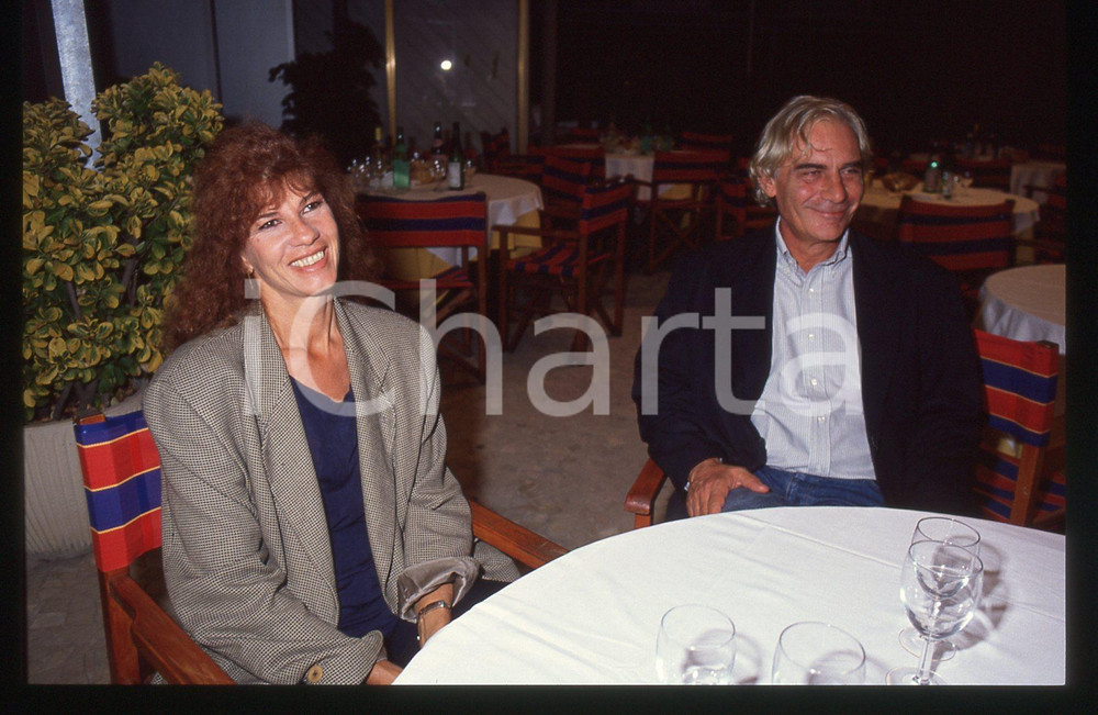 35mm vintage slide* 1990 ca ITALIA Gian Maria VOLONTE' Angelica IPPOLITO (6)  Diapositiva d'epoca, in formato 35 mm.CONDIZIONI: GOOD   Tutti i diritti riservati.E' severamente vietata la riproduzione. ICharta mette in vendita, sul negozio eBay e in esclusiva sul sito "icharta" il proprio archivio composto da numerose diapositive e negativi fotografici d'epoca, tutti originali e autentici, che attraversano la storia del costume italiano tra gli la fine degli anni Sessanta e Novanta.Si tratta di uno sguardo inedito sull'attualit&agrave;, la politica, la vita quotidiana, il gossip e la cultura, che fotografa il cambiamento della nazione in quest'ultimo scorcio del XX secolo. Un'occasione unica per il mercato del collezionismo, che vede finalmente disponibile un archivio eccezionale per vastit&agrave;, tematiche e condizioni, in un settore (il negativo fotografico e la diapositiva) di assoluta novit&agrave; e dalle interessanti prospettive di investimento.  originale e autentica 1