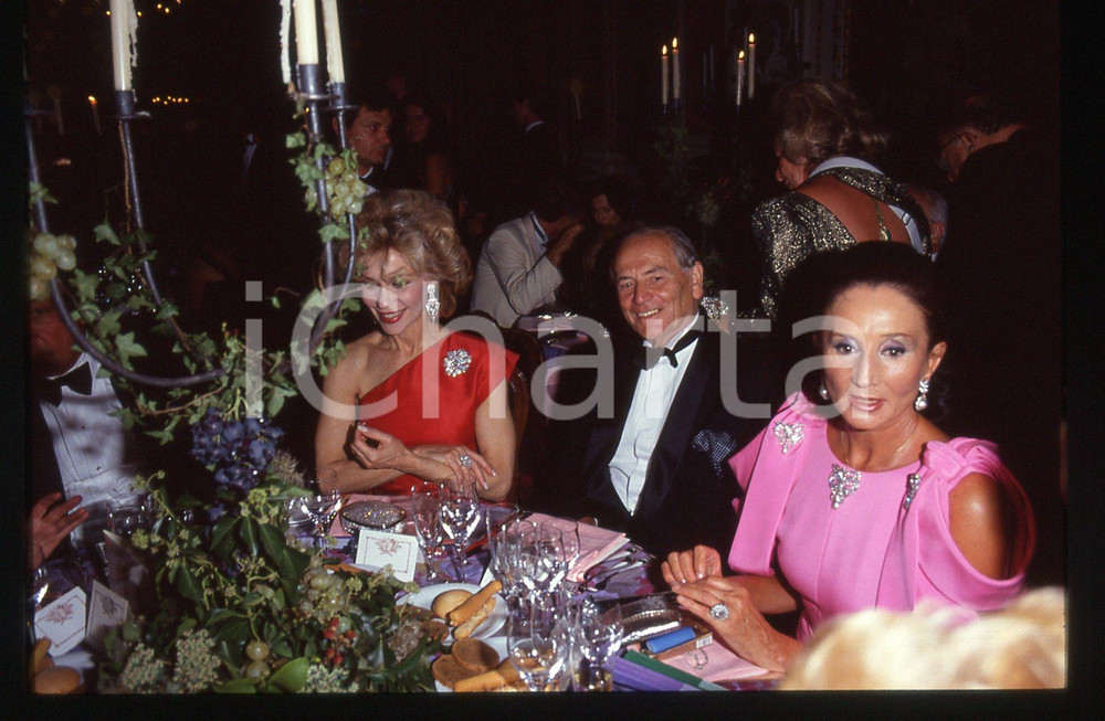 35mm vintage slide* 1990 ca ITALIA (?) Pierre CARDIN a una serata di gala (6)