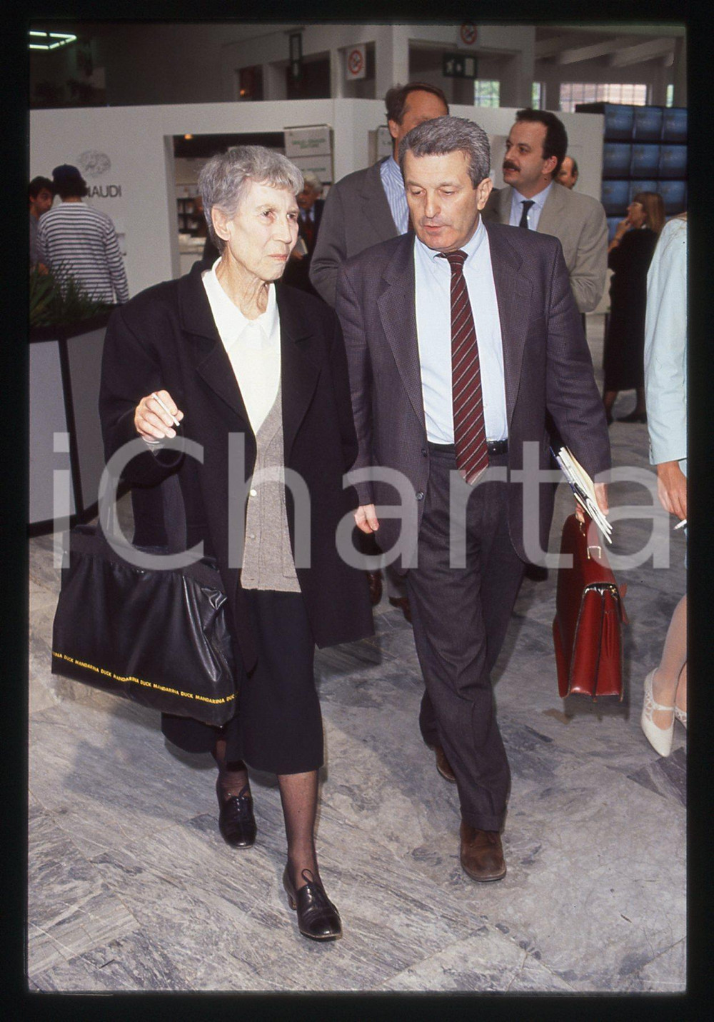 35mm vintage slide* 1991 TORINO ESPOSIZIONI Natalia GINZBURG Corrado STAJANO (1)