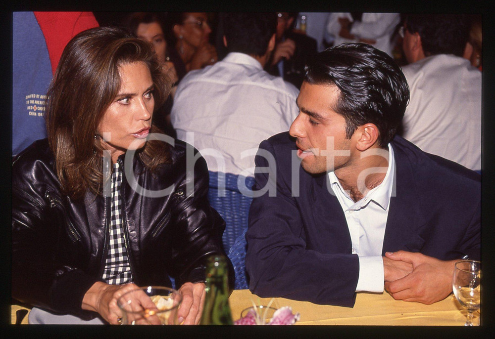 Fotografia d epoca originale 35mm vintage slide 1992 RIMINI Corinne CLERY alla Discoteca PARADISO  Ritratto 1