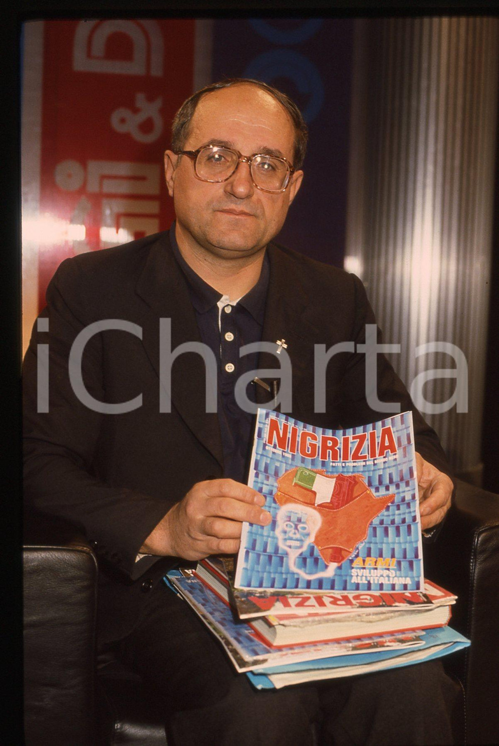 Fotografia d epoca originale 35mm vintage slide 1985 RAI DUE Padre Alex ZANOTELLI mostra rivista NIGRIZIA 1 1