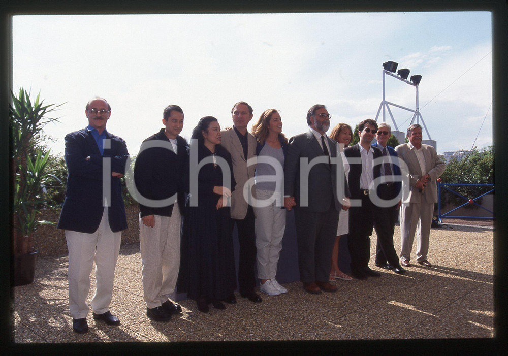 35mm vintage slide* 1996 CANNES Francis Ford COPPOLA Nathalie BAYE Ritratto (1)   Diapositiva d'epoca, in formato 35 mm. Nella diapositiva compaiono Francis Ford Coppola, Nathalie Baye, Antonio Tabucchi, Anh Hung Tran, Eiko Ishioka, Krzysztof Piesiewicz, Greta Scacchi, Atom Egoyan, Henry Chapier e Michael Ballhaus. CONDIZIONI: GOOD   Tutti i diritti riservati.E' severamente vietata la riproduzione.  ICharta mette in vendita, sul negozio eBay e in esclusiva sul sito "icharta" il proprio archivio composto da numerose diapositive e negativi fotografici d'epoca, tutti originali e autentici, che attraversano la storia del costume italiano tra gli la fine degli anni Sessanta e Novanta.Si tratta di uno sguardo inedito sull'attualit&agrave;, la politica, la vita quotidiana, il gossip e la cultura, che fotografa il cambiamento della nazione in quest'ultimo scorcio del XX secolo. Un'occasione unica per il mercato del collezionismo, che vede finalmente disponibile un archivio eccezionale per vastit&agrave;, tematiche e condizioni, in un settore (il negativo fotografico e la diapositiva) di assoluta novit&agrave; e dalle interessanti prospettive di investimento.   originale e autentica 1