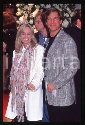 35mm vintage slide* 1995 CINEMA Actress Susan GEORGE and Simon MacCORKINDALE (1)