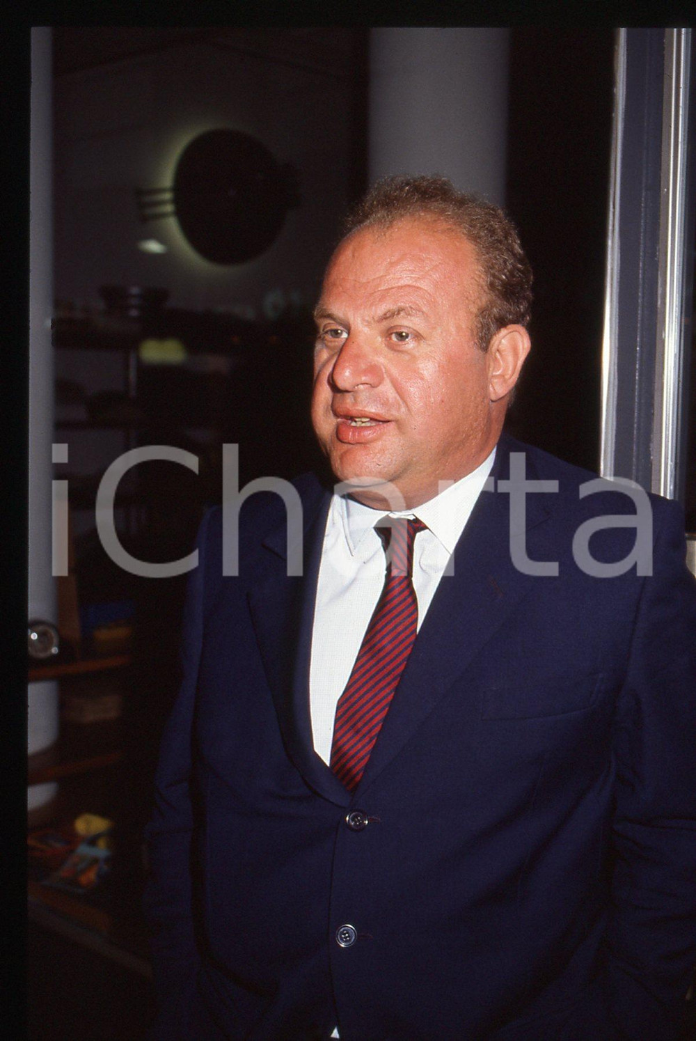 35mm vintage slide* 1990 ca MILANO Carlo VISCO GILARDI Ritratto politico PRI (2)  Diapositiva d'epoca, in formato 35 mm.CONDIZIONI: GOOD  Tutti i diritti riservati.E' severamente vietata la riproduzione. ICharta mette in vendita, sul negozio eBay e in esclusiva sul sito "icharta" il proprio archivio composto da numerose diapositive e negativi fotografici d'epoca, tutti originali e autentici, che attraversano la storia del costume italiano tra gli la fine degli anni Sessanta e Novanta.Si tratta di uno sguardo inedito sull'attualit&agrave;, la politica, la vita quotidiana, il gossip e la cultura, che fotografa il cambiamento della nazione in quest'ultimo scorcio del XX secolo. Un'occasione unica per il mercato del collezionismo, che vede finalmente disponibile un archivio eccezionale per vastit&agrave;, tematiche e condizioni, in un settore (il negativo fotografico e la diapositiva) di assoluta novit&agrave; e dalle interessanti prospettive di investimento.  originale e autentica 1