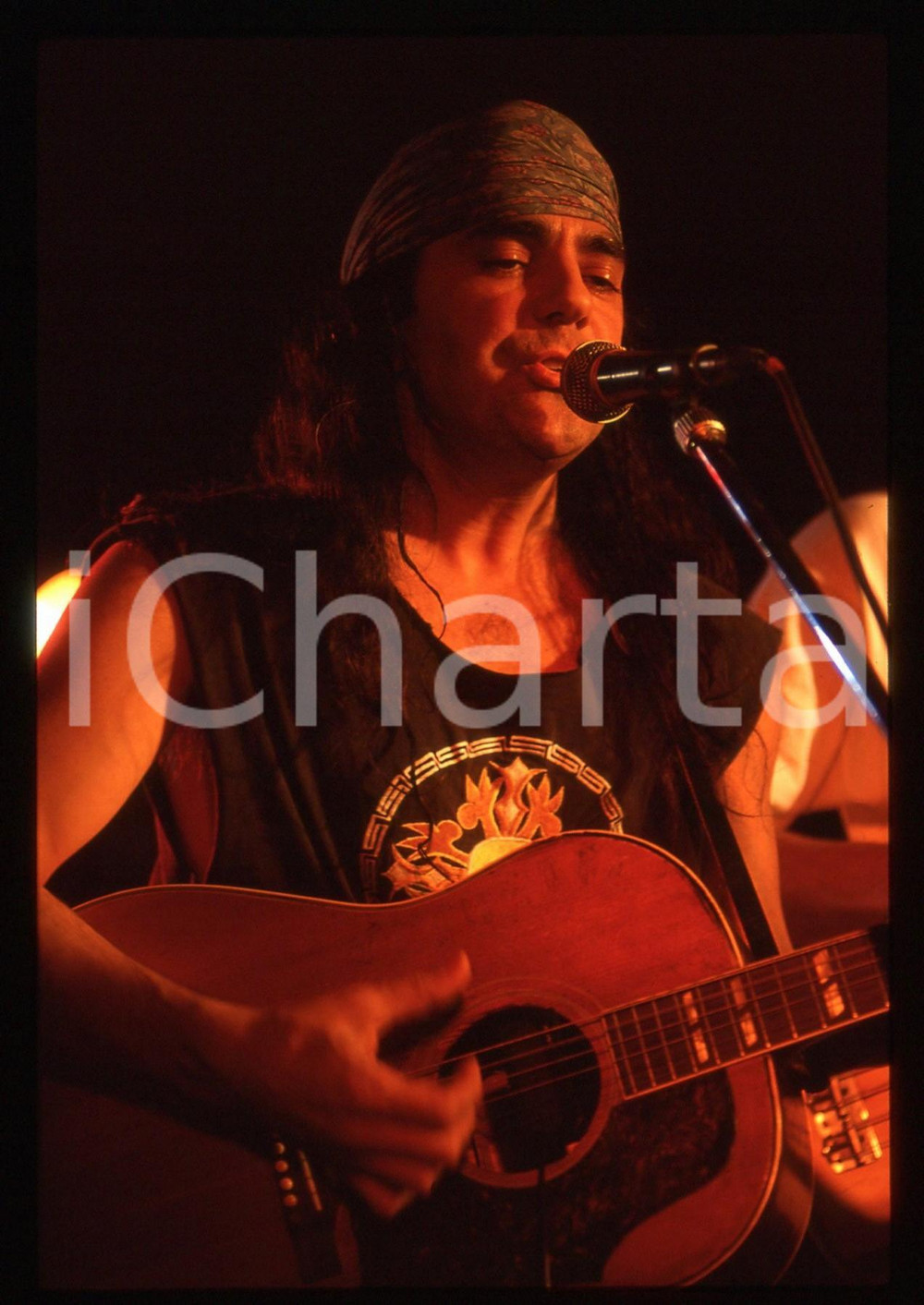 1993 MILANO Daniel LANOIS concerto al CITY SQUARE *35mm VINTAGE SLIDE 8  Diapositiva originale d'epoca, in formato 35 mm Tutti i diritti riservati.E' severamente vietata la riproduzione. ICharta mette in vendita, sul negozio eBay e in esclusiva sul sito "icharta" il proprio archivio composto da numerose diapositive e negativi fotografici d'epoca, tutti originali e autentici, che attraversano la storia del costume italiano tra gli la fine degli anni Sessanta e Novanta.Si tratta di uno sguardo inedito sull'attualità, la politica, la vita quotidiana, il gossip e la cultura, che fotografa il cambiamento della nazione in quest'ultimo scorcio del XX secolo. Un'occasione unica per il mercato del collezionismo, che vede finalmente disponibile un archivio eccezionale per vastità, tematiche e condizioni, in un settore (il negativo fotografico e la diapositiva) di assoluta novità e dalle interessanti prospettive di investimento. CONDIZIONI:FAIR/discretoFORMATO: 35mm originale e autentica 1