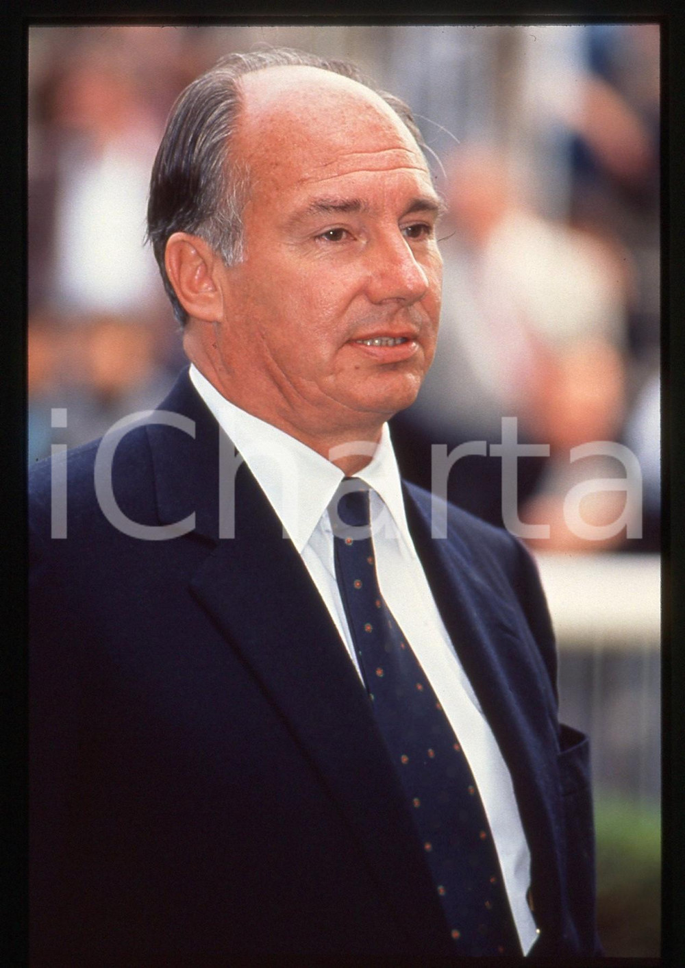 35mm vintage slide* 1990 ca COSTUME Principe Karim AGA KHAN IV - Ritratto (2)  Diapositiva d'epoca, in formato 35 mm.CONDIZIONI: GOOD Tutti i diritti riservati.E' severamente vietata la riproduzione. ICharta mette in vendita, sul negozio eBay e in esclusiva sul sito "icharta" il proprio archivio composto da numerose diapositive e negativi fotografici d'epoca, tutti originali e autentici, che attraversano la storia del costume italiano tra gli la fine degli anni Sessanta e Novanta.Si tratta di uno sguardo inedito sull'attualit&agrave;, la politica, la vita quotidiana, il gossip e la cultura, che fotografa il cambiamento della nazione in quest'ultimo scorcio del XX secolo. Un'occasione unica per il mercato del collezionismo, che vede finalmente disponibile un archivio eccezionale per vastit&agrave;, tematiche e condizioni, in un settore (il negativo fotografico e la diapositiva) di assoluta novit&agrave; e dalle interessanti prospettive di investimento.  originale e autentica 1
