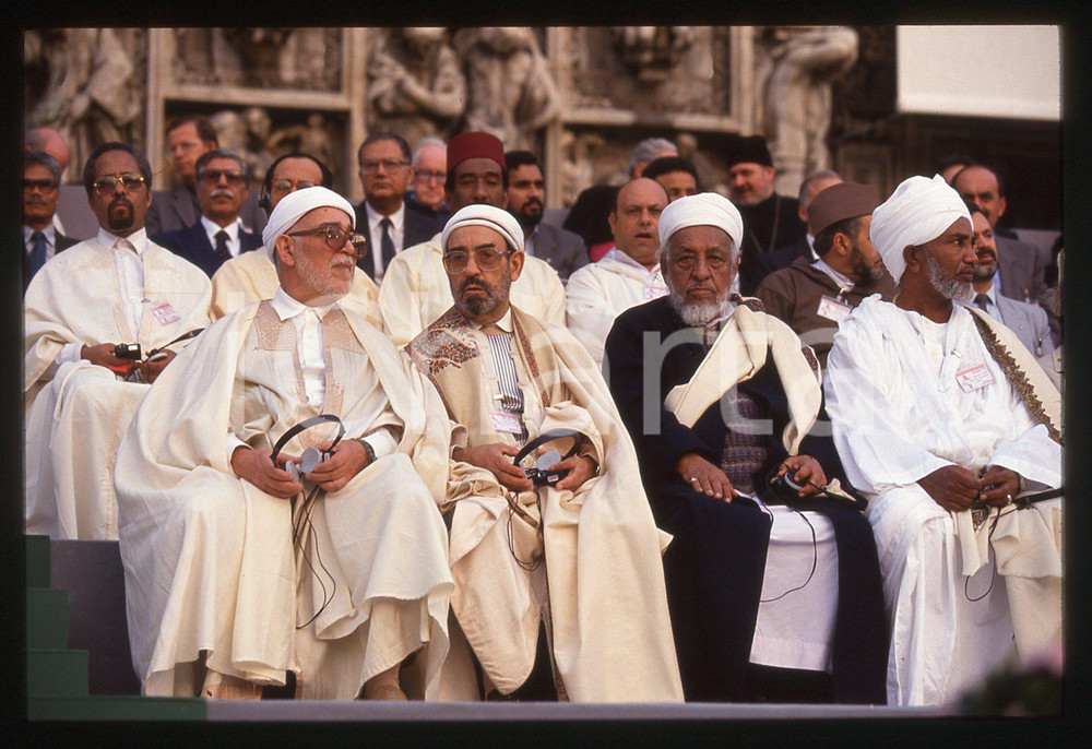 35mm vintage slide* 1993 MILANO Mohamed Habib BELKHODJA in Piazza Duomo (1)