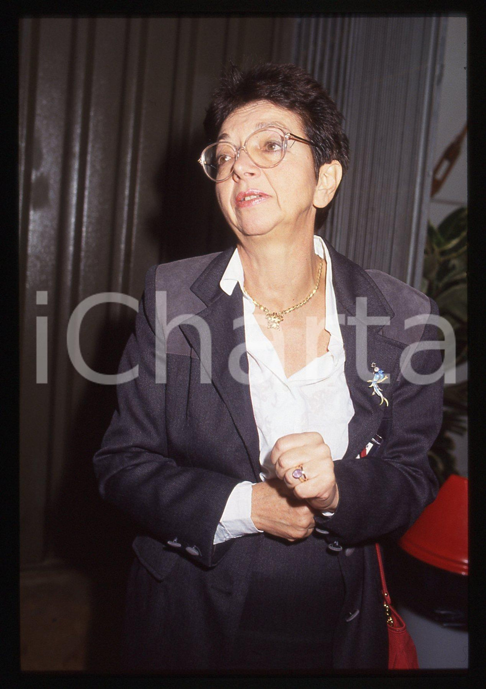 35mm vintage slide* 1993 POLITICA Luisa LA MALFA alla Direzione Nazionale PRI 1  Diapositiva d'epoca, in formato 35 mm.  CONDIZIONI: GOOD Tutti i diritti riservati.E' severamente vietata la riproduzione. ICharta mette in vendita, sul negozio eBay e in esclusiva sul sito "icharta" il proprio archivio composto da numerose diapositive e negativi fotografici d'epoca, tutti originali e autentici, che attraversano la storia del costume italiano tra gli la fine degli anni Sessanta e Novanta.Si tratta di uno sguardo inedito sull'attualit&agrave;, la politica, la vita quotidiana, il gossip e la cultura, che fotografa il cambiamento della nazione in quest'ultimo scorcio del XX secolo. Un'occasione unica per il mercato del collezionismo, che vede finalmente disponibile un archivio eccezionale per vastit&agrave;, tematiche e condizioni, in un settore (il negativo fotografico e la diapositiva) di assoluta novit&agrave; e dalle interessanti prospettive di investimento.  originale e autentica 1