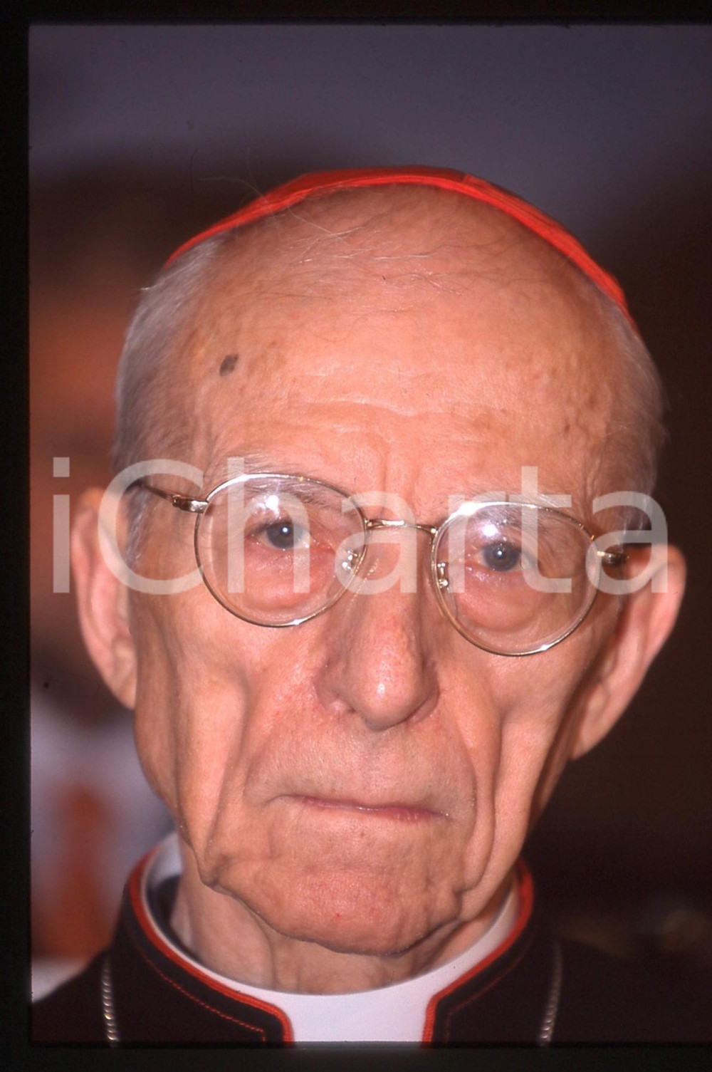 35mm vintage slide* 1995 ca COSTUME Cardinale Ersilio TONINI - Ritratto (1)  Diapositiva d'epoca, in formato 35 mm. CONDIZIONI: GOOD Tutti i diritti riservati.E' severamente vietata la riproduzione. ICharta mette in vendita, sul negozio eBay e in esclusiva sul sito "icharta" il proprio archivio composto da numerose diapositive e negativi fotografici d'epoca, tutti originali e autentici, che attraversano la storia del costume italiano tra gli la fine degli anni Sessanta e Novanta.Si tratta di uno sguardo inedito sull'attualit&agrave;, la politica, la vita quotidiana, il gossip e la cultura, che fotografa il cambiamento della nazione in quest'ultimo scorcio del XX secolo. Un'occasione unica per il mercato del collezionismo, che vede finalmente disponibile un archivio eccezionale per vastit&agrave;, tematiche e condizioni, in un settore (il negativo fotografico e la diapositiva) di assoluta novit&agrave; e dalle interessanti prospettive di investimento.  originale e autentica 1