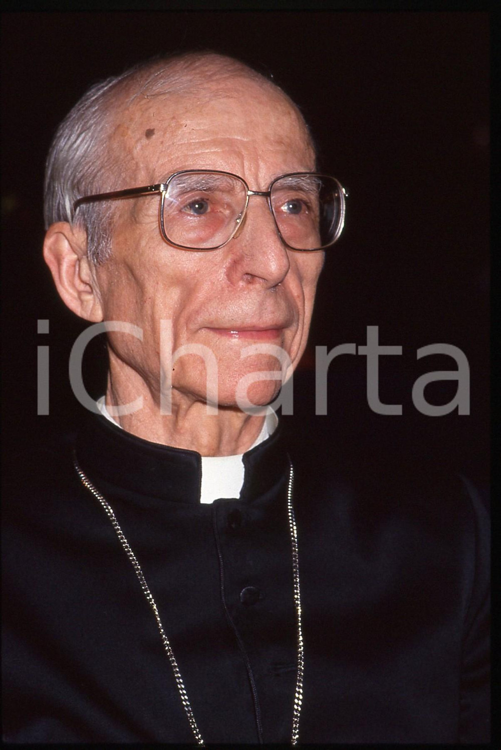 35mm vintage slide* 1995 ca COSTUME Cardinale Ersilio TONINI - Ritratto (2)  Diapositiva d'epoca, in formato 35 mm. CONDIZIONI: GOOD Tutti i diritti riservati.E' severamente vietata la riproduzione. ICharta mette in vendita, sul negozio eBay e in esclusiva sul sito "icharta" il proprio archivio composto da numerose diapositive e negativi fotografici d'epoca, tutti originali e autentici, che attraversano la storia del costume italiano tra gli la fine degli anni Sessanta e Novanta.Si tratta di uno sguardo inedito sull'attualit&agrave;, la politica, la vita quotidiana, il gossip e la cultura, che fotografa il cambiamento della nazione in quest'ultimo scorcio del XX secolo. Un'occasione unica per il mercato del collezionismo, che vede finalmente disponibile un archivio eccezionale per vastit&agrave;, tematiche e condizioni, in un settore (il negativo fotografico e la diapositiva) di assoluta novit&agrave; e dalle interessanti prospettive di investimento.  originale e autentica 1