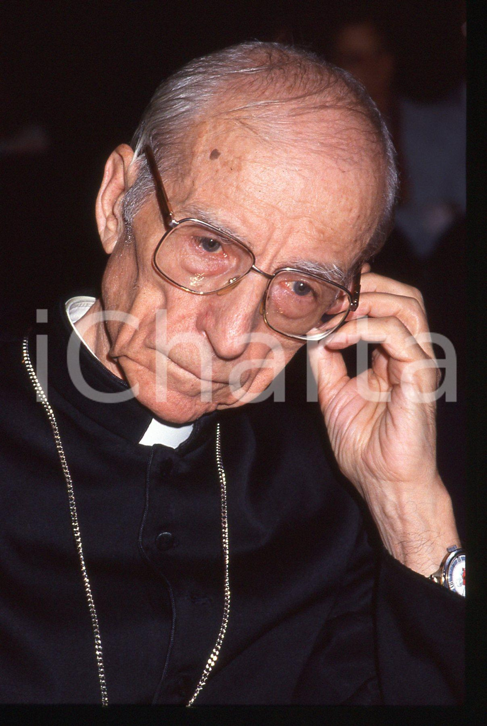 35mm vintage slide* 1995 ca COSTUME Cardinale Ersilio TONINI - Ritratto (3)  Diapositiva d'epoca, in formato 35 mm. CONDIZIONI: GOOD Tutti i diritti riservati.E' severamente vietata la riproduzione. ICharta mette in vendita, sul negozio eBay e in esclusiva sul sito "icharta" il proprio archivio composto da numerose diapositive e negativi fotografici d'epoca, tutti originali e autentici, che attraversano la storia del costume italiano tra gli la fine degli anni Sessanta e Novanta.Si tratta di uno sguardo inedito sull'attualit&agrave;, la politica, la vita quotidiana, il gossip e la cultura, che fotografa il cambiamento della nazione in quest'ultimo scorcio del XX secolo. Un'occasione unica per il mercato del collezionismo, che vede finalmente disponibile un archivio eccezionale per vastit&agrave;, tematiche e condizioni, in un settore (il negativo fotografico e la diapositiva) di assoluta novit&agrave; e dalle interessanti prospettive di investimento.  originale e autentica 1