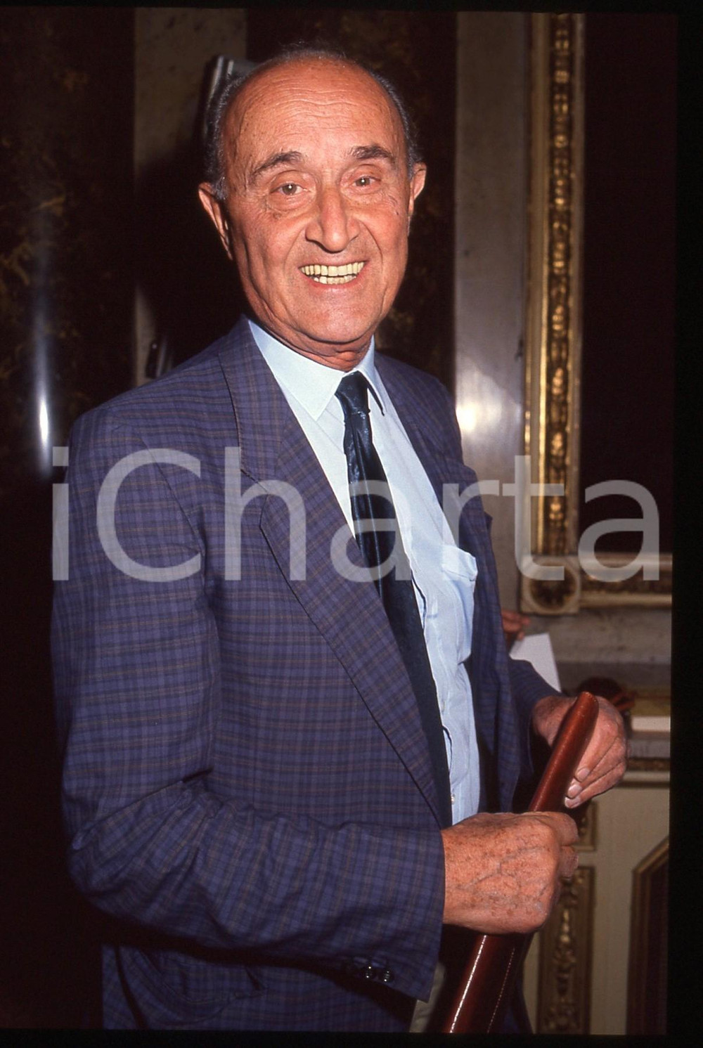 35mm vintage slide* 1990 ca COSTUME Gaetano TUMIATI Ritratto del giornalista (1)