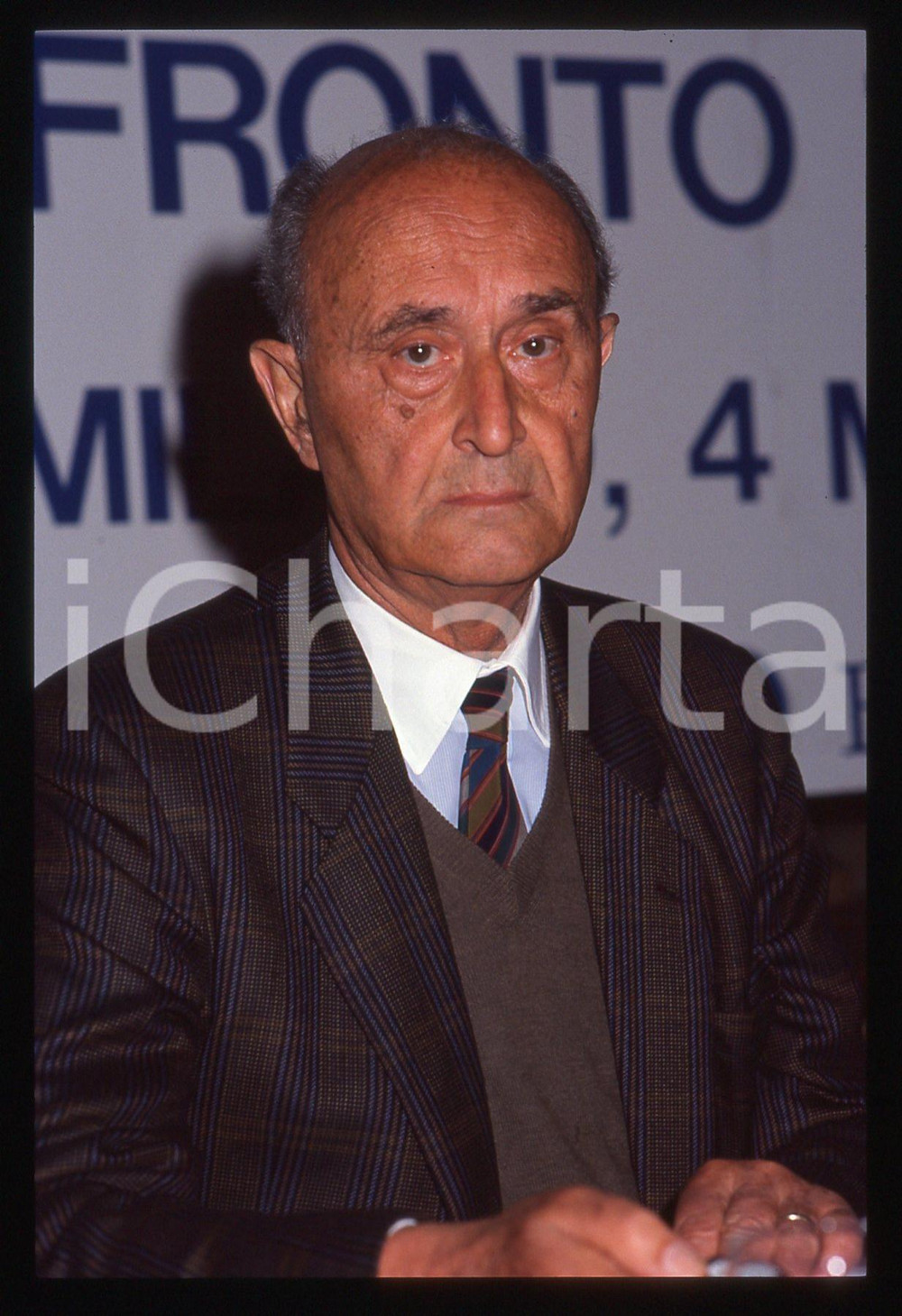 35mm vintage slide* 1990 ca MILANO Gaetano TUMIATI a un convegno - Ritratto (4)