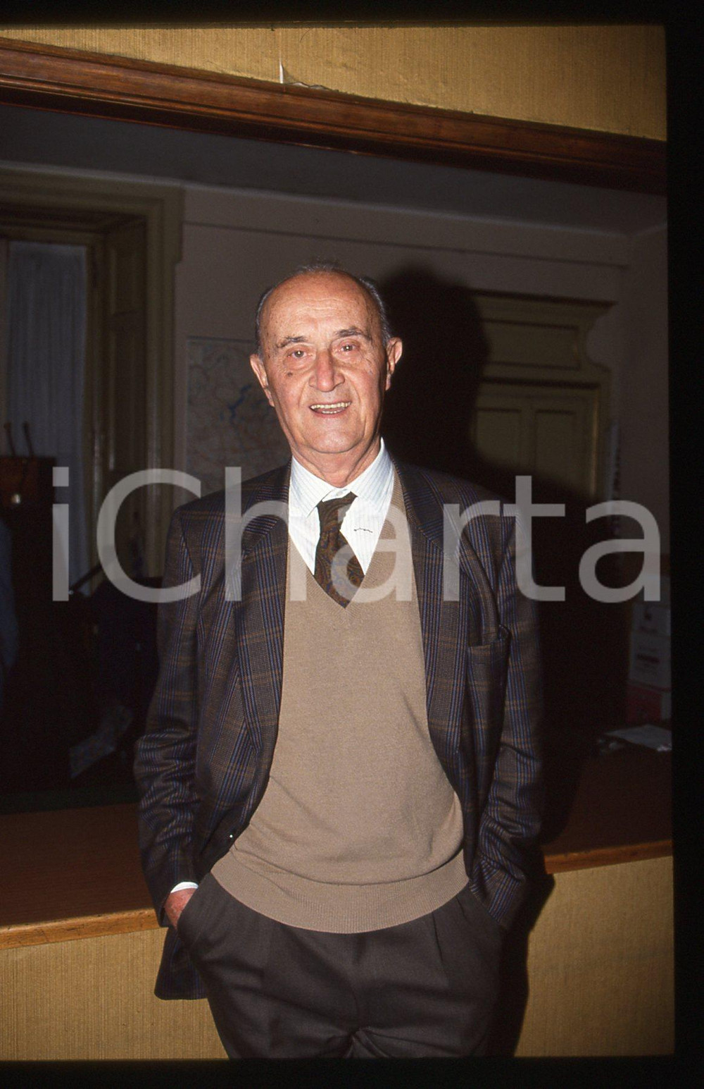 35mm vintage slide* 1990 ca MILANO Gaetano TUMIATI Ritratto del giornalista (1)