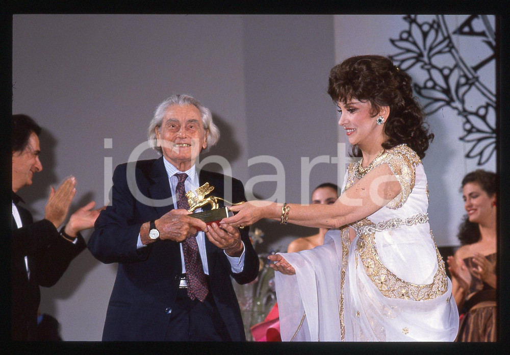 35mm vintage slide* 1988 VENEZIA Gina LOLLOBRIGIDA Joris IVENS Leone d'Oro (3)