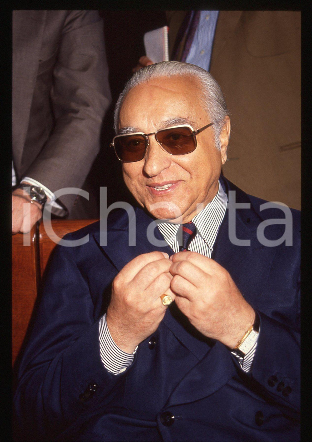 35mm vintage slide* 1992 MILANO Umberto ORTOLANI Processo BANCO AMBROSIANO (2)  Diapositiva d'epoca, in formato 35 mm.Nella diapositiva compare il finanziere Umberto Ortolani, in occasione di una seduta del processo per il crack del Banco Ambrosiano, tenutasi presso il Tribunale di Milano nell'aprile 1992.CONDIZIONI: GOODTutti i diritti riservati.E' severamente vietata la riproduzione. ICharta mette in vendita, sul negozio eBay e in esclusiva sul sito "icharta" il proprio archivio composto da numerose diapositive e negativi fotografici d'epoca, tutti originali e autentici, che attraversano la storia del costume italiano tra gli la fine degli anni Sessanta e Novanta.Si tratta di uno sguardo inedito sull'attualit&agrave;, la politica, la vita quotidiana, il gossip e la cultura, che fotografa il cambiamento della nazione in quest'ultimo scorcio del XX secolo. Un'occasione unica per il mercato del collezionismo, che vede finalmente disponibile un archivio eccezionale per vastit&agrave;, tematiche e condizioni, in un settore (il negativo fotografico e la diapositiva) di assoluta novit&agrave; e dalle interessanti prospettive di investimento. GOOD/buono   originale e autentica 1