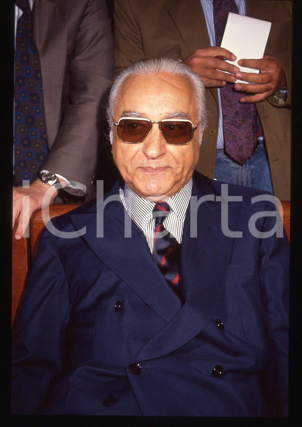 35mm vintage slide* 1992 MILANO Umberto ORTOLANI Processo BANCO AMBROSIANO (14)  Diapositiva d'epoca, in formato 35 mm.Nella diapositiva compare il finanziere Umberto Ortolani, in occasione di una seduta del processo per il crack del Banco Ambrosiano, tenutasi presso il Tribunale di Milano nell'aprile 1992.CONDIZIONI: GOODTutti i diritti riservati.E' severamente vietata la riproduzione. ICharta mette in vendita, sul negozio eBay e in esclusiva sul sito "icharta" il proprio archivio composto da numerose diapositive e negativi fotografici d'epoca, tutti originali e autentici, che attraversano la storia del costume italiano tra gli la fine degli anni Sessanta e Novanta.Si tratta di uno sguardo inedito sull'attualit&agrave;, la politica, la vita quotidiana, il gossip e la cultura, che fotografa il cambiamento della nazione in quest'ultimo scorcio del XX secolo. Un'occasione unica per il mercato del collezionismo, che vede finalmente disponibile un archivio eccezionale per vastit&agrave;, tematiche e condizioni, in un settore (il negativo fotografico e la diapositiva) di assoluta novit&agrave; e dalle interessanti prospettive di investimento. GOOD/buono   originale e autentica 1