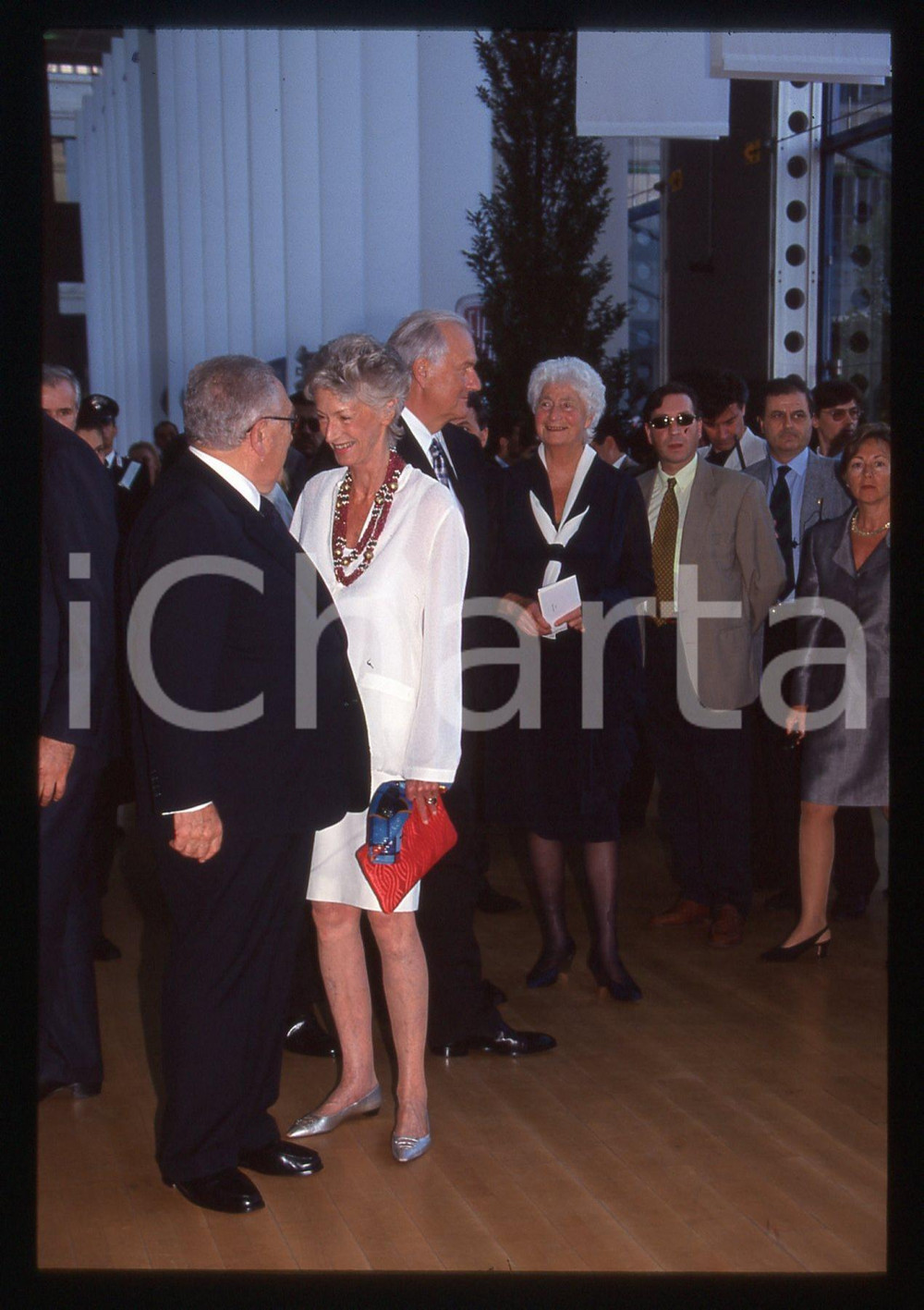 Fotografia d epoca originale 35mm vintage slide 1999 TORINO Henry KISSINGER Marella e Susanna AGNELLI 2 1