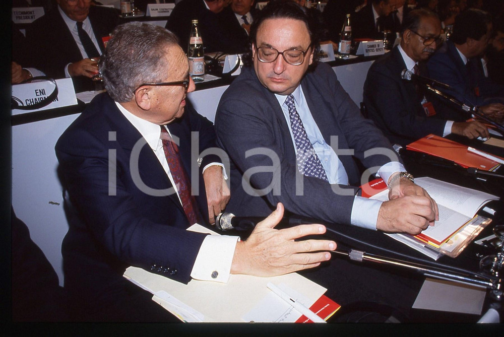 Fotografia d epoca originale 35mm vintage slide 1990 ca POLITICA Henry KISSINGER Gianni DE MICHELIS Ritratto 1