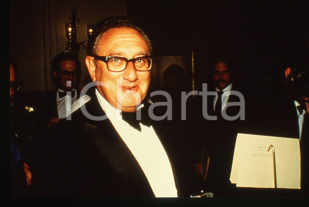 35mm vintage slide* 1985 ca POLITICA USA Henry KISSINGER a un party - Ritratto 1