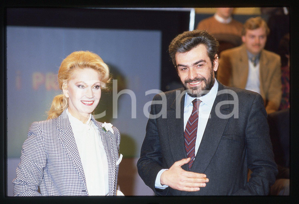 Fotografia d epoca originale 35mm vintage slide 1985 ca RAI UNO Giovanni GORIA Luisa RIVELLI  Ritratto 1 1