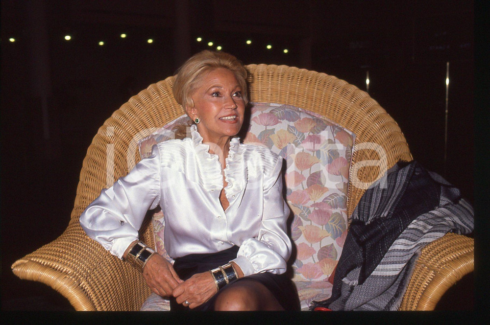 Fotografia d epoca originale 35mm vintage slide 1990 ca COSTUME Luisa RIVELLI  Ritratto della conduttrice 1 1