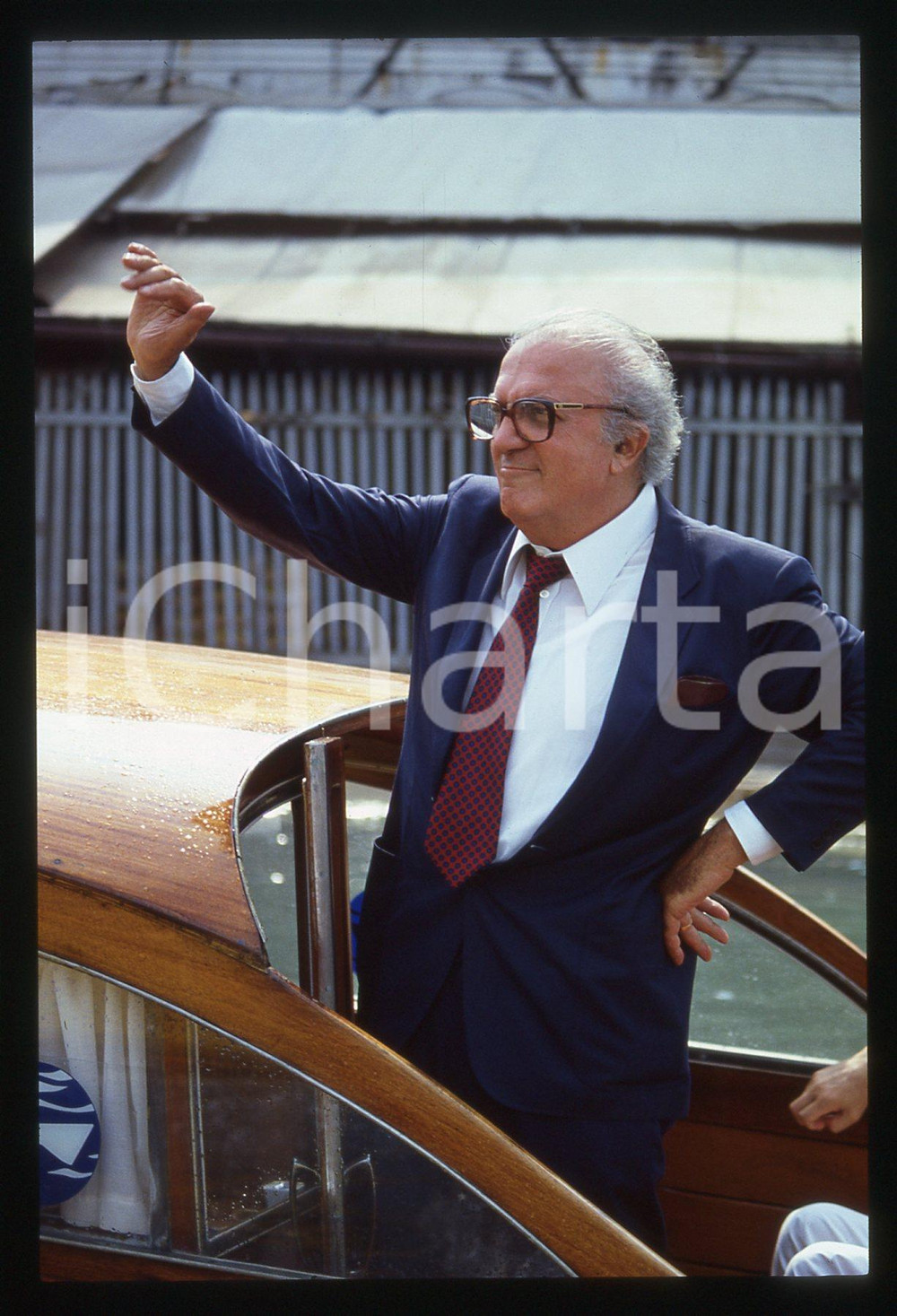 35mm vintage slide* 1983 VENEZIA Federico FELLINI in motoscafo - Ritratto (7)