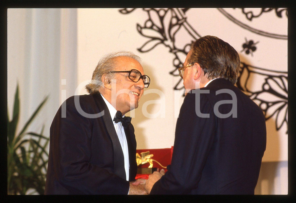 Fotografia d epoca originale 35mm vintage slide 1985 VENEZIA Giulio ANDREOTTI Federico FELLINI Leone d Oro 2 1