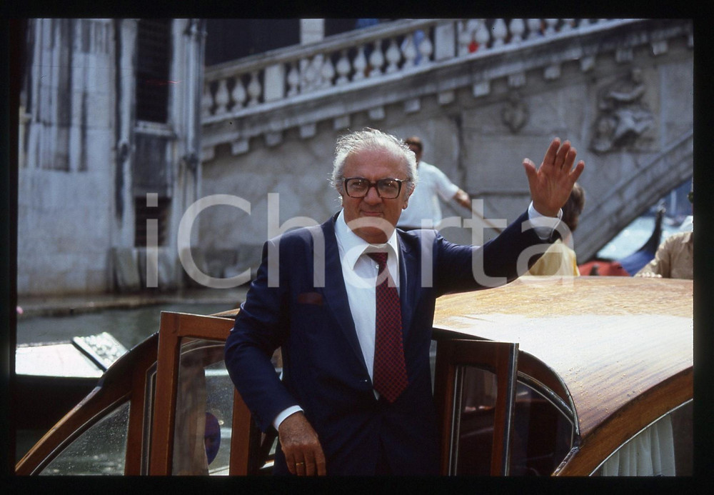 35mm vintage slide* 1983 VENEZIA Federico FELLINI in motoscafo - Ritratto (16)