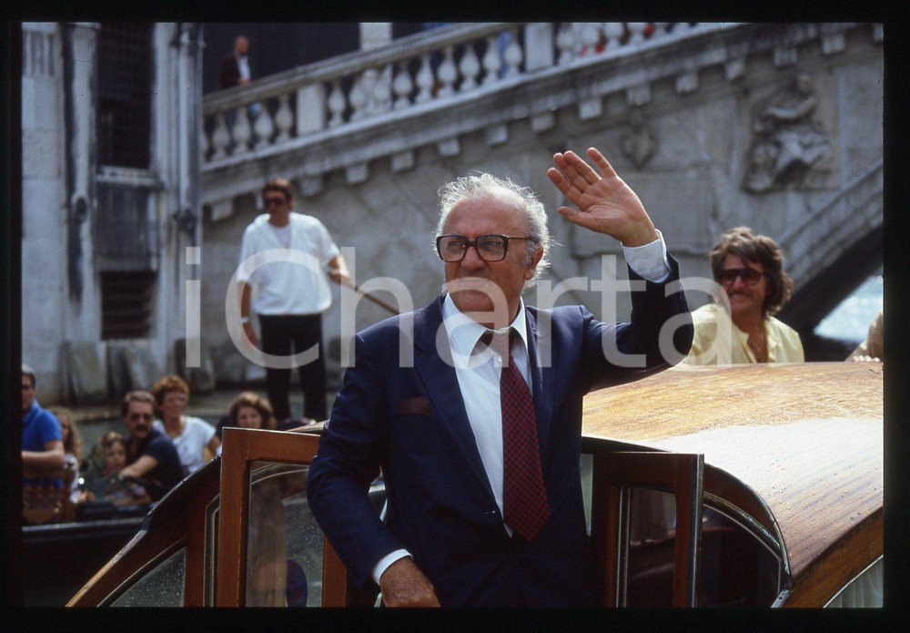 35mm vintage slide* 1983 VENEZIA Federico FELLINI in motoscafo - Ritratto (17)