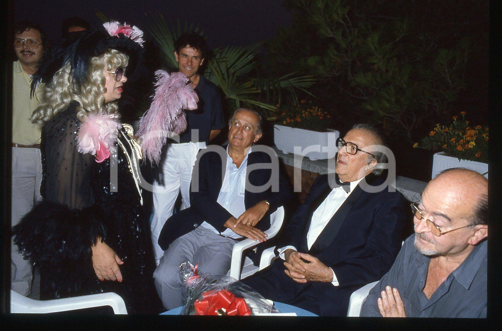 35mm vintage slide* 1985 MOSTRA DI VENEZIA Federico FELLINI a un party (1)