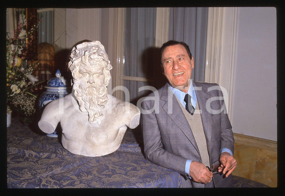 35mm vintage slide* 1995 ca CINEMA Alberto SORDI Ritratto con busto marmoreo 1