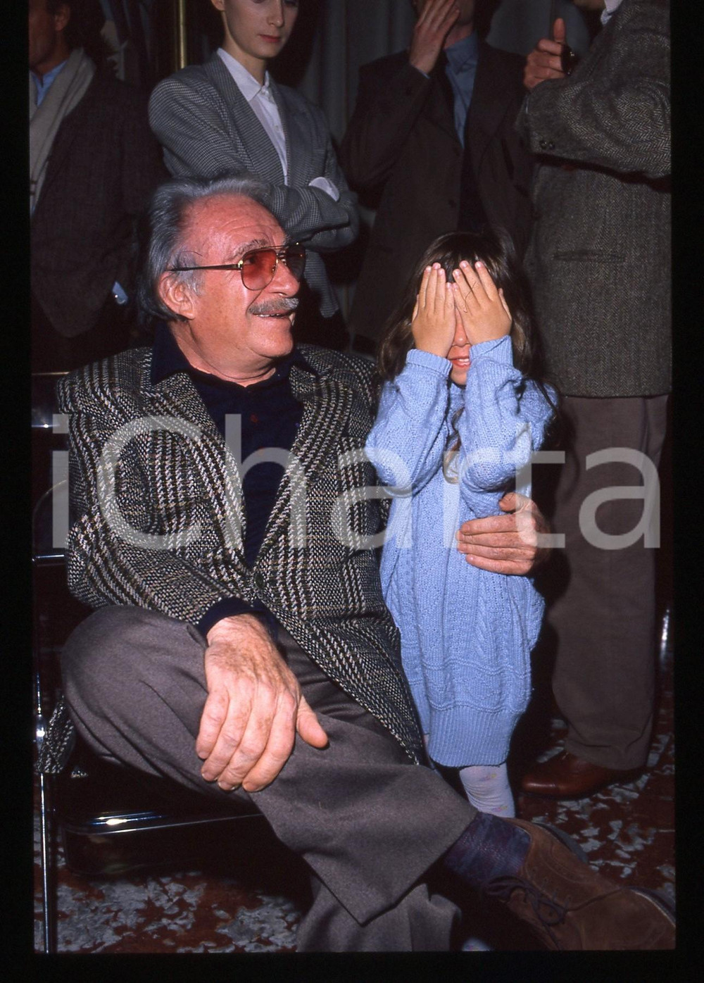 35mm vintage slide* 1985 ca MILANO Ugo e Ricky TOGNAZZI in TERRAZZA MARTINI (4)