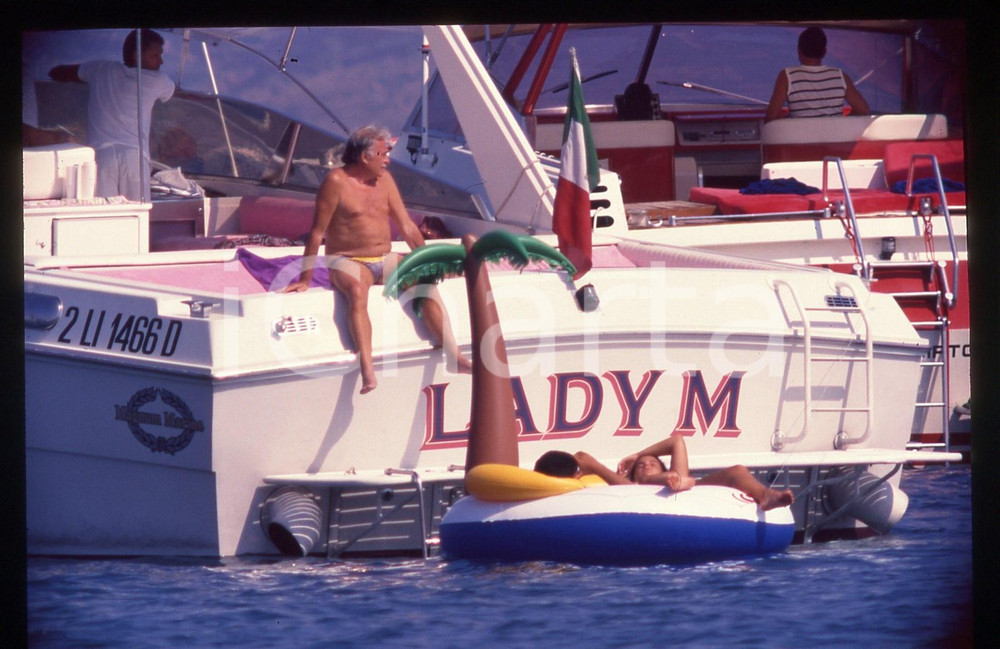 35mm vintage slide* 1985ca GOSSIP Ugo TOGNAZZI paparazzato su yacht LADY M (1)