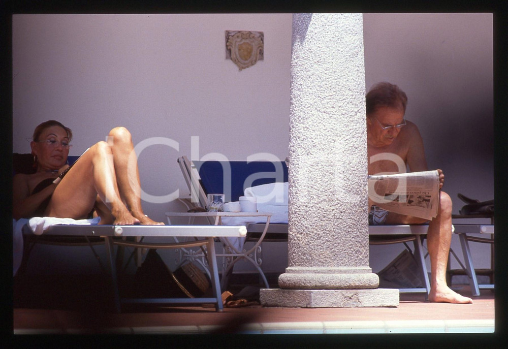 35mm vintage slide* 1985 ca GOSSIP Ugo TOGNAZZI Franca BETTOJA paparazzati (2)