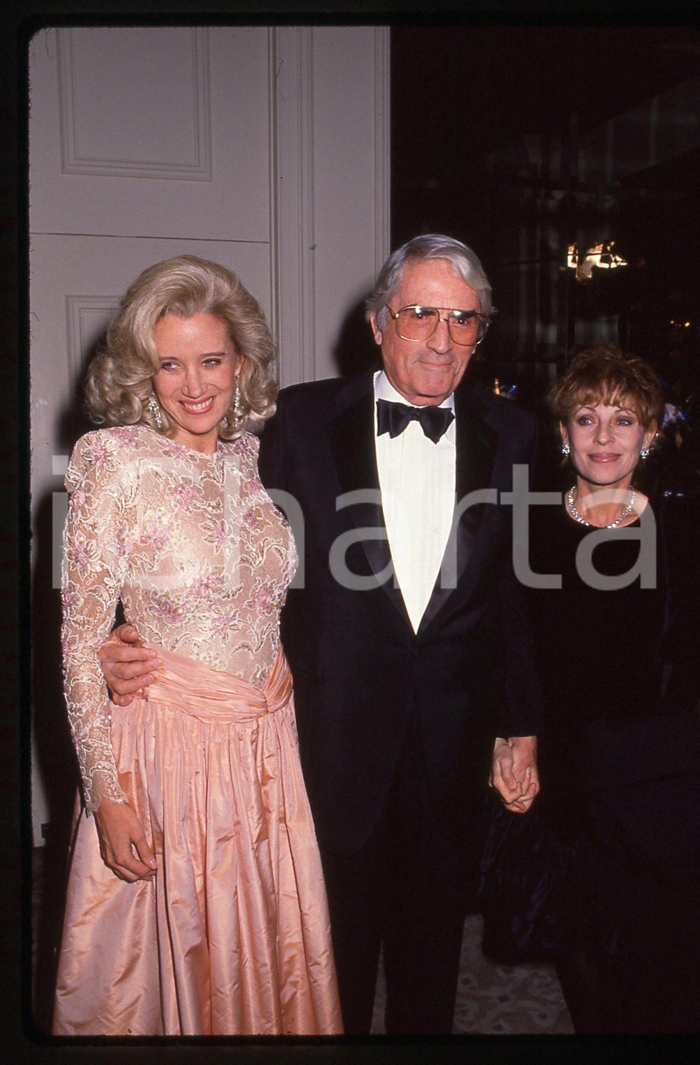 35mm vintage slide* 1989 BEVERLY HILLS Gregory e Veronique PECK Sally KIRKLAND 4