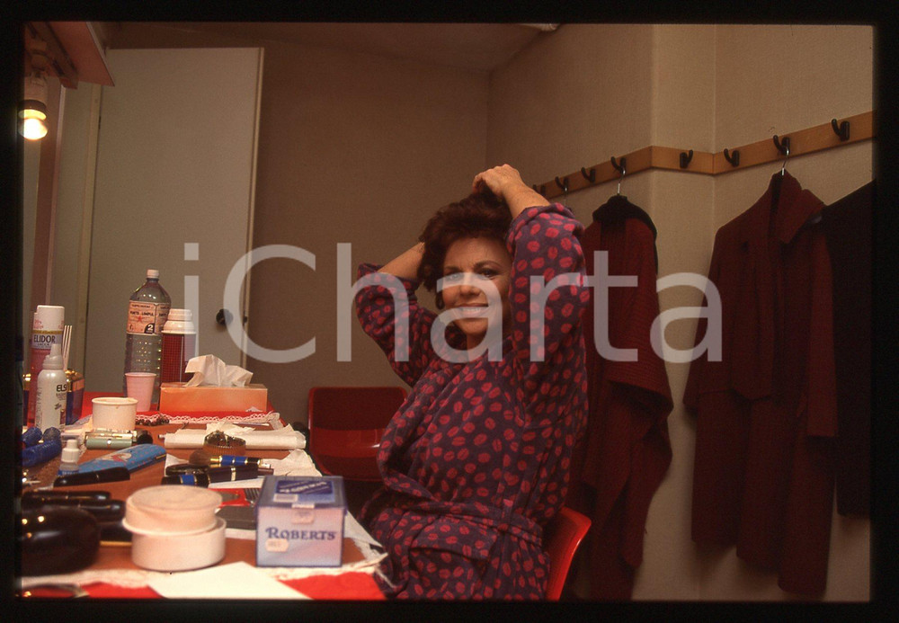 35mm vintage slide* 1990 ca CINEMA Giovanna RALLI in camerino - Ritratto (2)