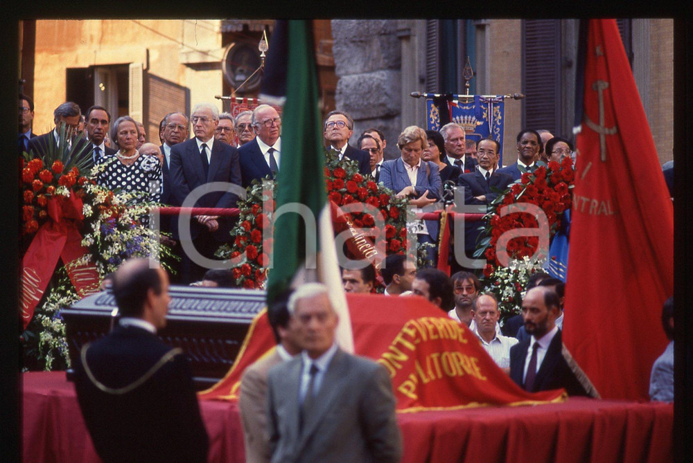 35mm vintage slide* 1990 ROMA Funerale Gian Carlo PAJETTA - Francesco COSSIGA 2