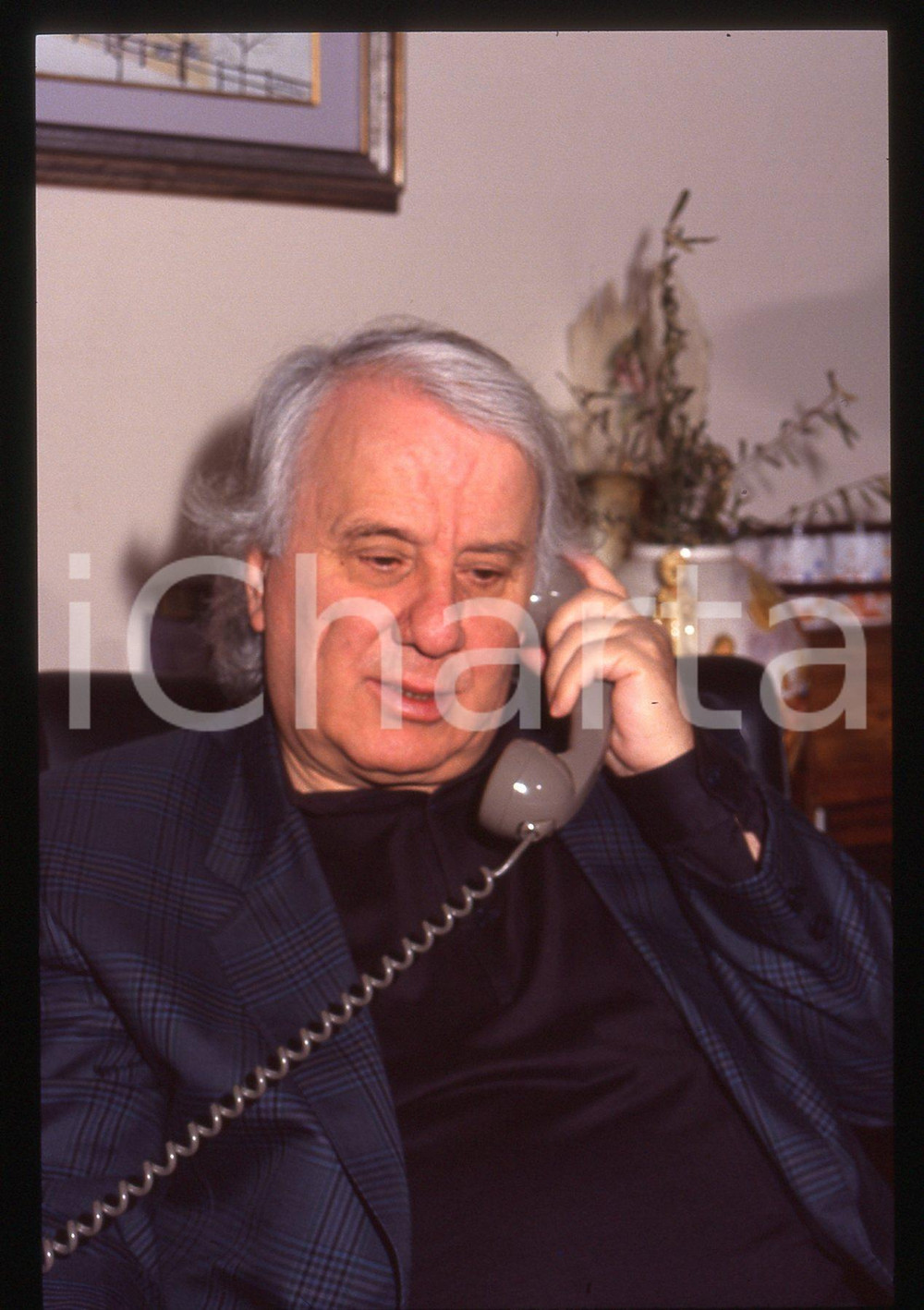 Fotografia d epoca originale 35mm vintage slide 1990 ca COSTUME Sergio BERNARDINI al telefono Ritratto 2 1