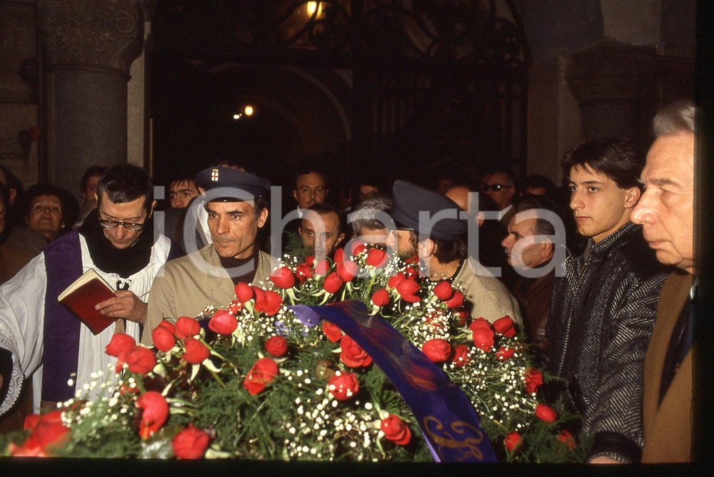 35mm vintage slide* 1986 MILANO Funerale Michele SINDONA *Cimitero Monumentale 2
