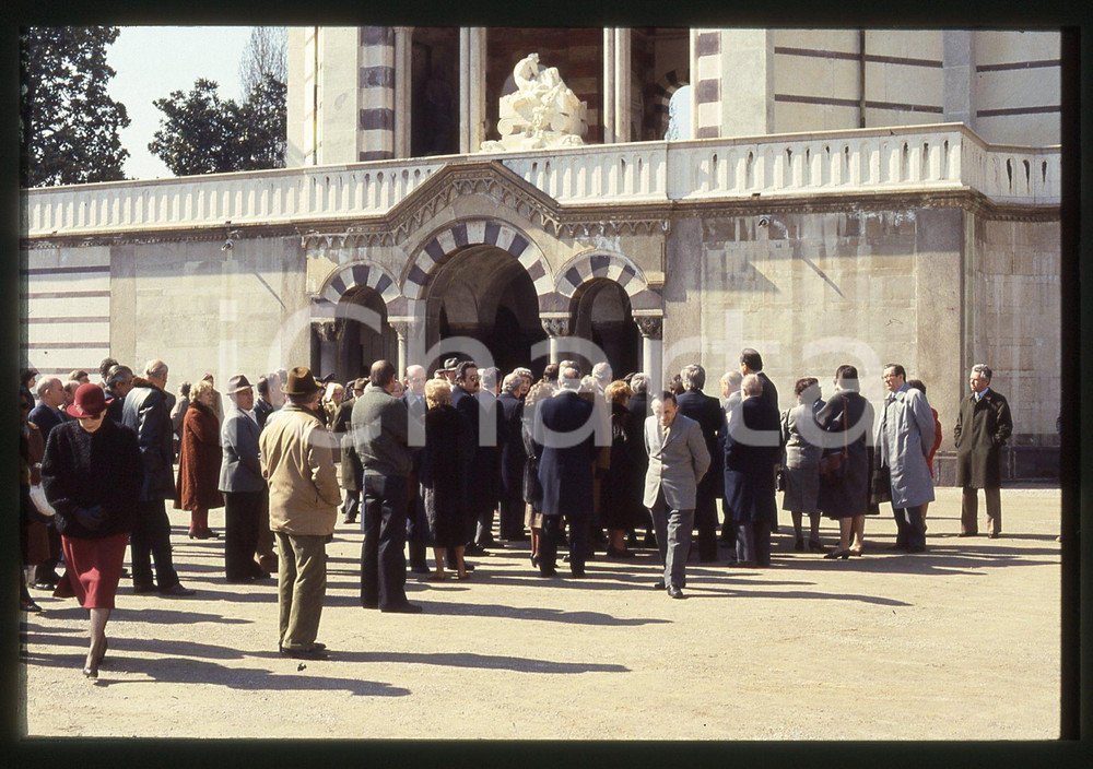 35mm vintage slide* 1986 MILANO Funerale Michele SINDONA *Cimitero Monumentale 4