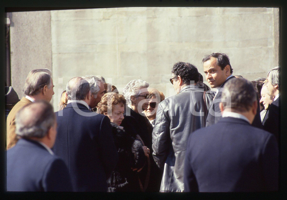 35mm vintage slide* 1986 MILANO Caterina CILIO al Funerale di Michele SINDONA *2