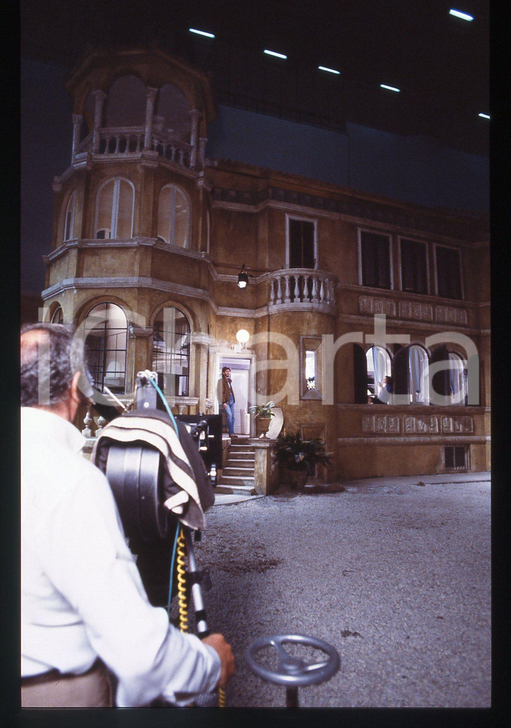 35mm vintage slide* 1985 CINEMA - LA DONNA DELLE MERAVIGLIE *Set del film (2)