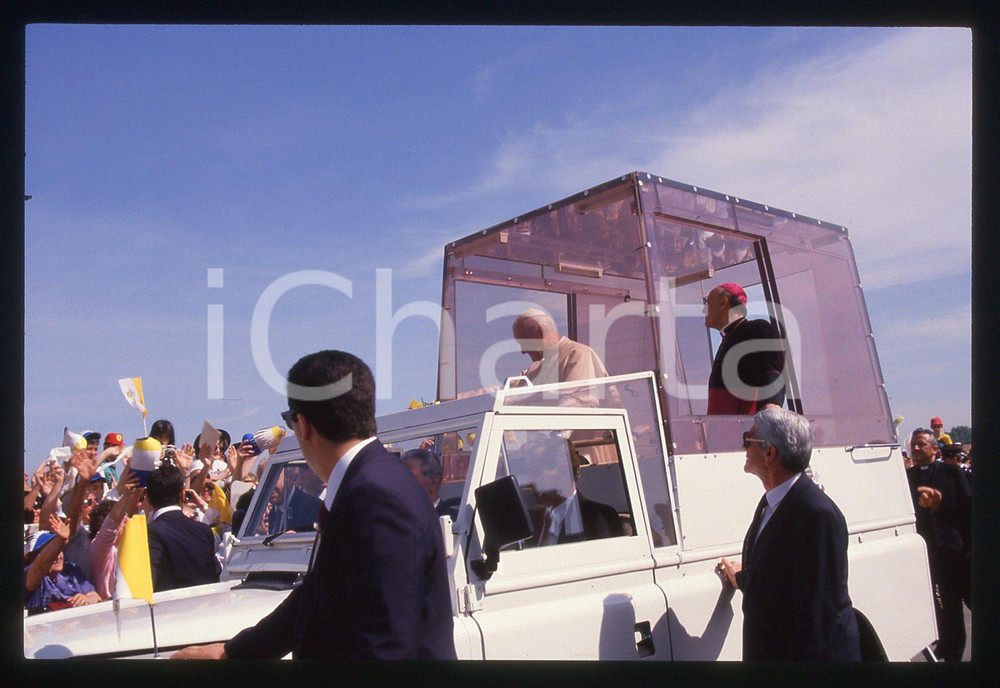 35mm vintage slide* 1990ca PAPA GIOVANNI PAOLO II a bordo della Papamobile (1)