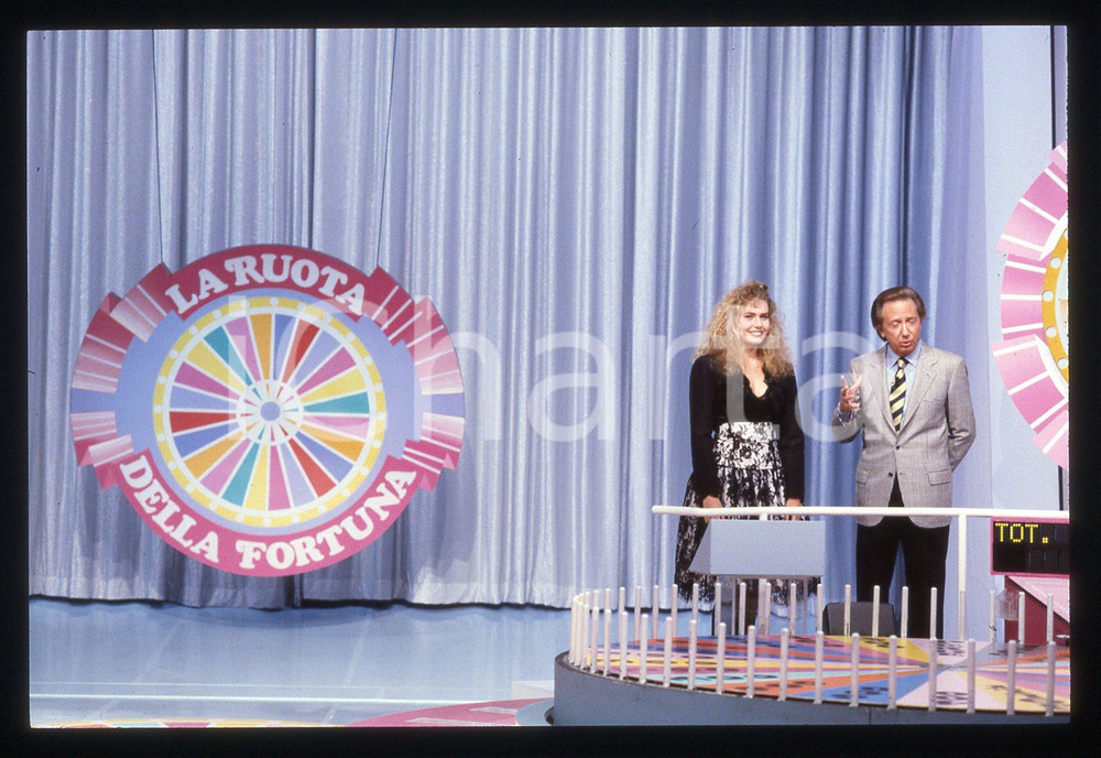 35mm vintage slide*1989 LA RUOTA DELLA FORTUNA Mike BONGIORNO Ylenia CARRISI (2)