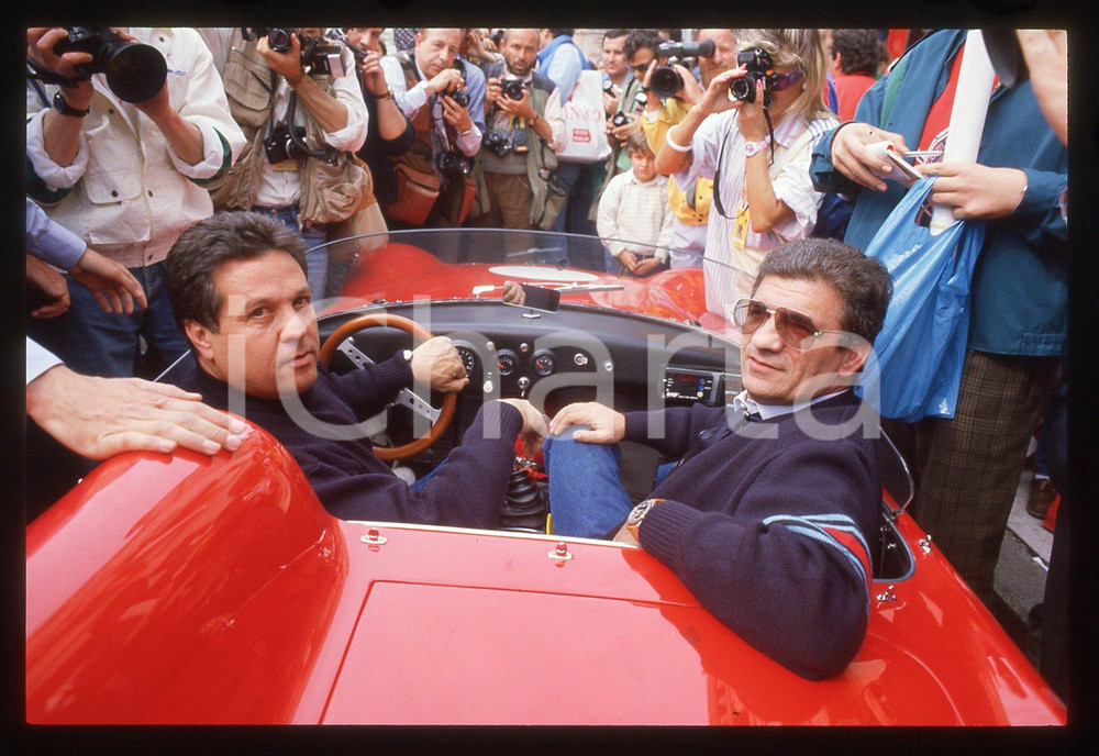 35mm vintage slide ^2000 BRESCIA MILLE MIGLIA Renato DELLA VALLE Renato POZZETTO  La manifestazione partiva da Brescia.Diapositiva d'epoca, in formato 35 mm.CONDIZIONI: GOODTutti i diritti riservatiE' severamente vietata la riproduzione. ICharta mette in vendita, sul negozio eBay e in esclusiva sul sito "icharta" il proprio archivio composto da numerose diapositive e negativi fotografici d'epoca, tutti originali e autentici, che attraversano la storia del costume italiano tra gli la fine degli anni Sessanta e Novanta.Si tratta di uno sguardo inedito sull'attualit&agrave;, la politica, la vita quotidiana, il gossip e la cultura, che fotografa il cambiamento della nazione in quest'ultimo scorcio del XX secolo. Un'occasione unica per il mercato del collezionismo, che vede finalmente disponibile un archivio eccezionale per vastit&agrave;, tematiche e condizioni, in un settore (il negativo fotografico e la diapositiva) di assoluta novit&agrave; e dalle interessanti prospettive di investimento.  originale e autentica 1